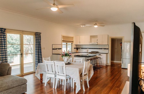 North Tamworth House | Polly's Perfect Pad on Piper