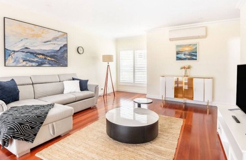 Killara House | Pool*Spa*Home Theatre*Gym*4 Bedroom 4 Bathroom House
