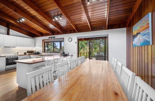 Anglesea House | Pool table, air hockey, ping pong & foosball! Close to the beach and shops.