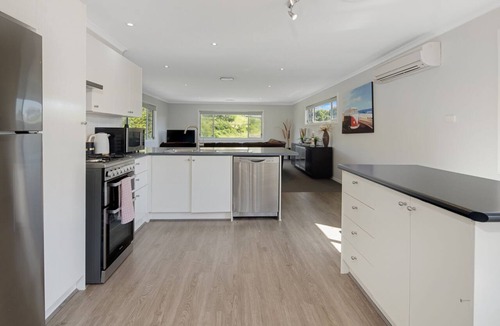 Malua Bay House | Pool Table, Pets & Steps to Beach, Sea-Scape
