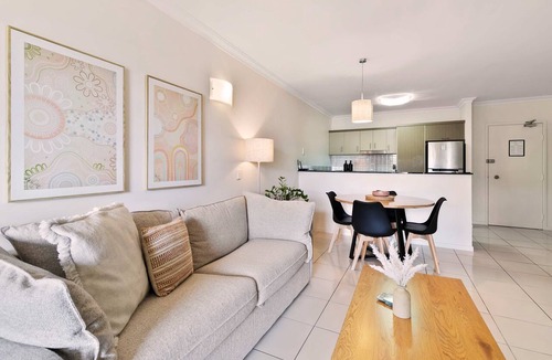 Westcourt Apartment | Poolside Paradise Cairns - 9 Pools BBQ Gym