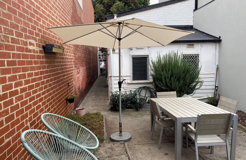 Port Melbourne House | Port Cottage - Centrally located 2 bedroom house in private, quiet location