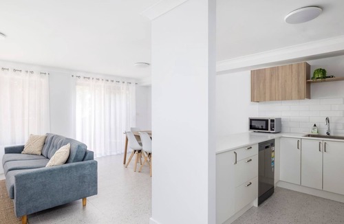Salamander Bay House | Port Stephens Spacious Townhouse