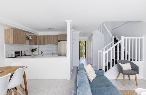 Salamander Bay House | Port Stephens Spacious Townhouse