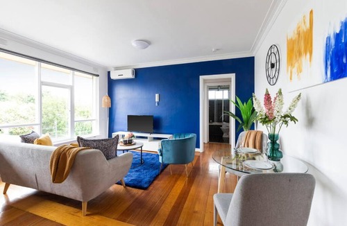 Windsor Apartment | Prahran Chic & Cozy Retreat