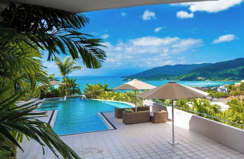 Airlie Beach Apartment | Premier 3 bedroom apartment with sweeping ocean views