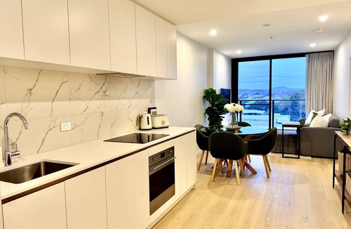 Phillip Apartment | Premium 2 Bed Apartment in The Shard | Woden