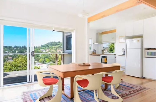 Daylesford House | Premium Furnished Residence Prime Daylesford Location. Ideal for Extended Stay