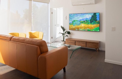 Reid Apartment | Prime CBD 3BR 2 free parking apartment next to canberra centre