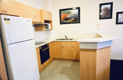 North Adelaide Apartment | Prime Location | North Adelaide 2BR Apt, Melbourne St | Courtyard |Near CBD Events + Private Parking