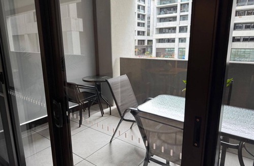 Reid Apartment | Prime Position 2BR Apt