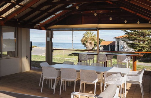 Ledge Point House | Princes Beach Cottage, outdoor entertainer, sea views, BBQ & fireplace