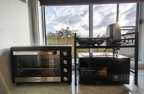 Glenorchy House | Private 1-bedroom Retreat near MONA with Kitchen, Bath, and NBN WiFi