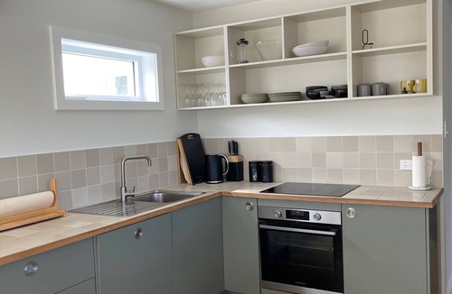 Burrill Lake Apartment | Private 3 Bed Apartment with Stunning Lake Views