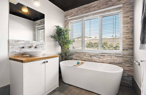 Ellalong House | Private 4 Bedroom with outdoor SPA, 10mins to Wineries