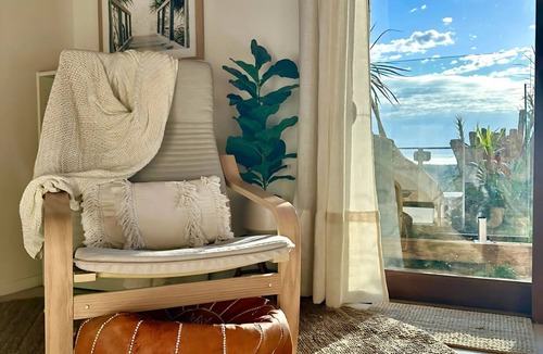 Ocean Shores Apartment | Private Access Retreat 1 Queen Bedroom w Stunning Pool and Ocean Views