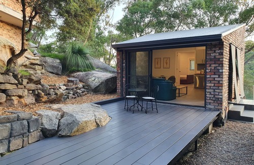 Turramurra Cottage | Private Cottage with Peaceful Leafy Outlook