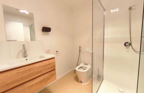 Glenorchy Apartment | Private Ensuite Guest Suite near MONA with NBN WiFi and Air purifier