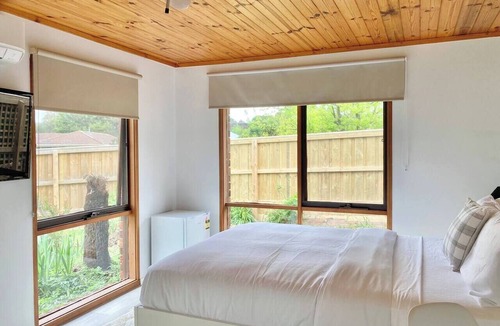 Narre Warren House | Private Guest Suite near Westfield Shopping Mall