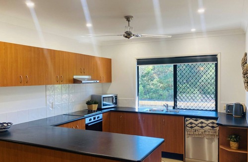 Rainbow Beach House | Private holiday home for the whole family