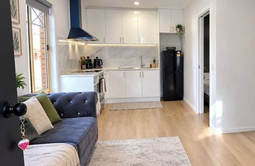 Cranbourne East Apartment | Private Luxury Escape withRomantic Swimming Pool