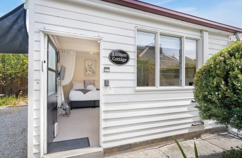 North Hobart Condo | Private North Hobart Cottage