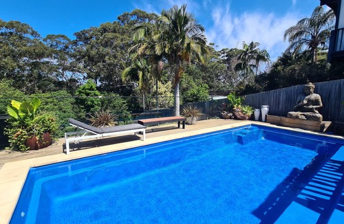 Terrigal Apartment | Private pool & sauna 60 seconds drive to Avoca beach or Terrigal beach & shopsnn
