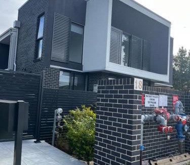 Girraween House | Private Room Available