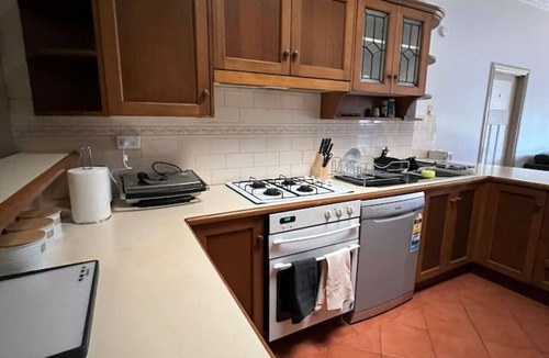 McKinnon House | Private Room close to Monash &City - 5min to train