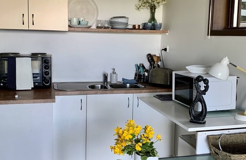 Ocean Shores House | Private room for budget beach holidays or fun romantic getaways