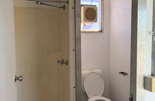 Yuleba Cabin | Private Rooms at Yuleba Roadhouse – Fully Furnished with AC & Kitchen Essentials