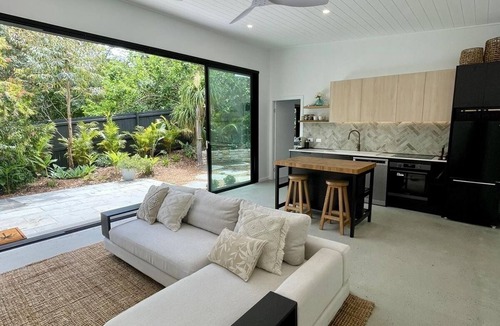 Avalon Beach Villa | Private villa just a 4 min walk to Avalon Beach!