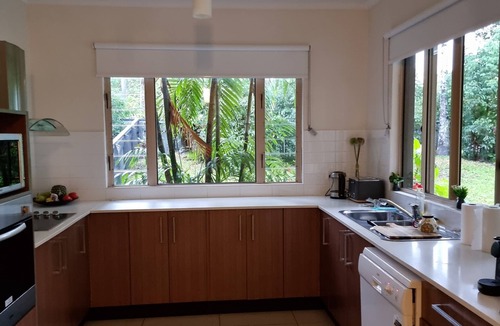 Port Douglas Villa | Private Villa with large fenced courtyard garden, close to St Crispins Cafe.