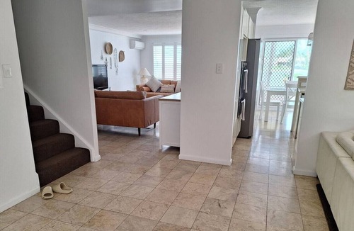 Elanora Apartment | Private Villa with 4-Bedrooms