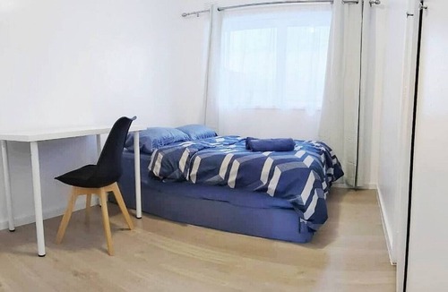 Oak Park House | {Promo!} Next to Train Station, FREE WIFI!