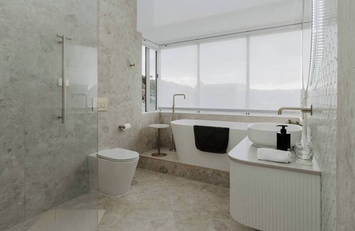 Frankston House | Pudding's Home: Exclusive Oceanfront Experience