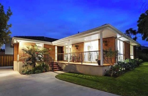 Wheelers Hill House | Puddings Home Wheelers Hill A/C WiFi Garden