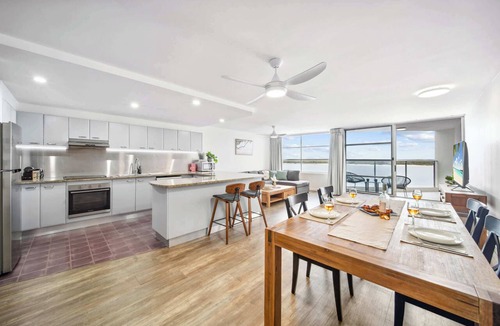 Caloundra Apartment | Pumicestone Passage Waterfront Escape