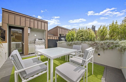 Pyrmont House | Pyrmont l Luxury House 6 Stories l Free Parking