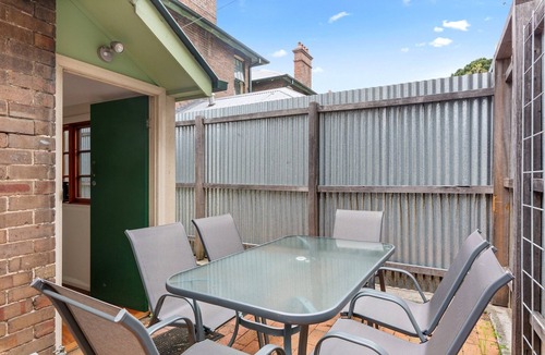 Millers Point Apartment | Quaint 3-Bed Heritage Home in the Heart of Sydney