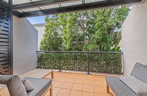 Ascot House | Quaint Townhouse in Bustling Locale