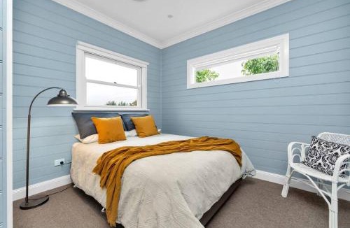 Berrima House | Quarry Hill Cottage, 1 minute walk into Berrima.