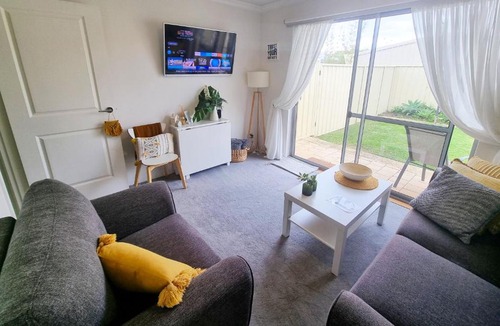 Quinns Rocks Apartment | Queen bed apartment- No sharing, your very own space