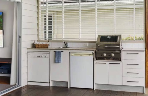 Wamberal Bed & Breakfast | Queen Bedroom - Courtyard View - Close to Beach & Golf Course.