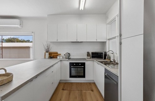 Moonta Bay House | Queens Corner - Coastal Getaway in Moonta Bay
