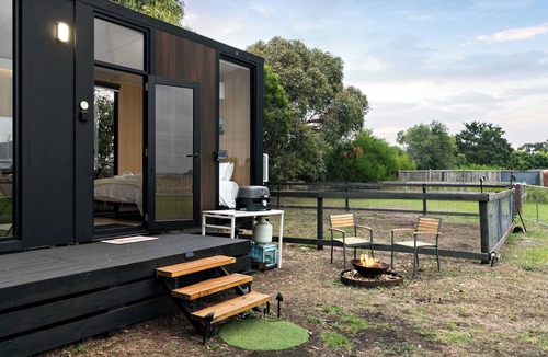 Grantville House | Queens Ferry Farm by the Bay by Tiny Away