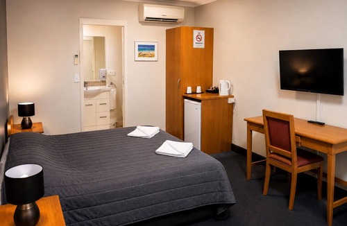 Hemmant Hotel | Queensport Hotel