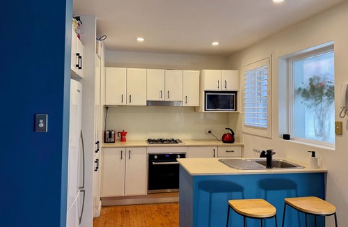 Manly Apartment | Quiet and central Manly location. 5 Minutes walk to the beach!