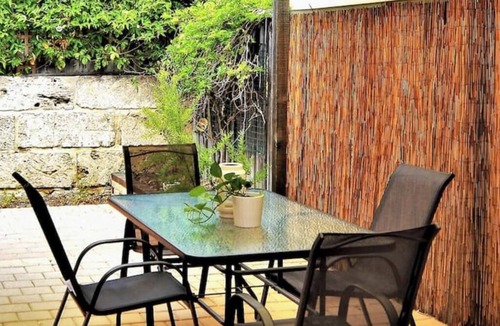 Currambine House | Quiet and private house. Walk to train & shops 5 minutes by car to beach. 2.