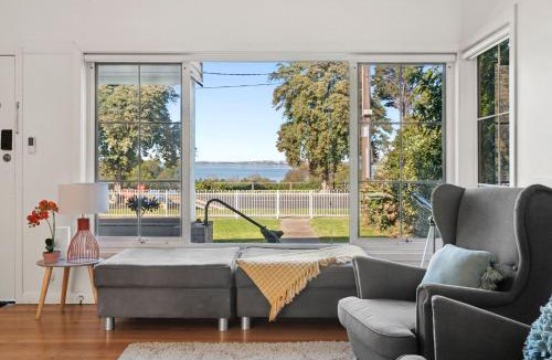 North Shore House | Quiet Geelong Getaway I Bay views